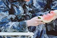 野性男生带你吃瓜,尽享味蕾盛宴