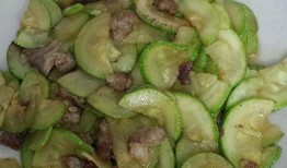 云南吃瓜最近,探寻地方特色美食之旅