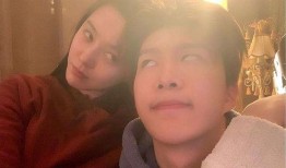 姐弟吃瓜互动,温馨互动，共享甜蜜时光