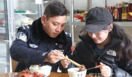 警嫂大妈有瓜吃,共建和谐社区新风尚