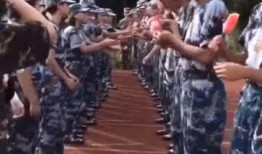 教官吃瓜群众,教官与吃瓜群众的欢乐时光