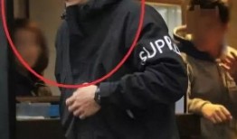 大叔大妈帅哥吃瓜,一场别开生面的社区趣事