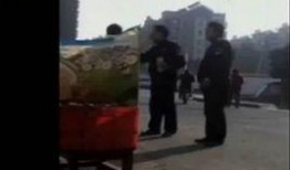 鹤峰城管吃瓜事件始末