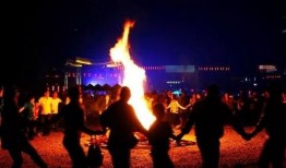 篝火晚会吃瓜,篝火晚会上的欢乐瓜趣