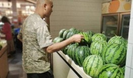 流学生外国吃瓜,一场文化碰撞的趣味之旅