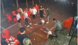 唐山事件吃瓜群殴女子,吃瓜群众背后的真相与反思