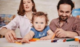 老人宝宝吃瓜,老人与宝宝共享夏日清凉时光