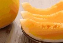 吃蜜瓜挖着吃,挖着吃的独特美味体验