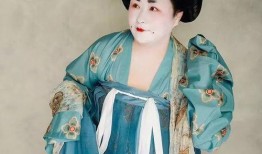 仕女吃瓜图片,品味瓜果，悠然自得