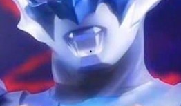 奥特曼被人吃瓜