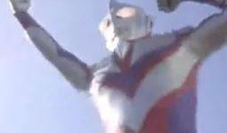 奥特曼被人吃瓜