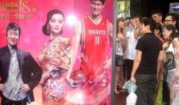 大叔大妈帅哥吃瓜,一场别开生面的社区趣事